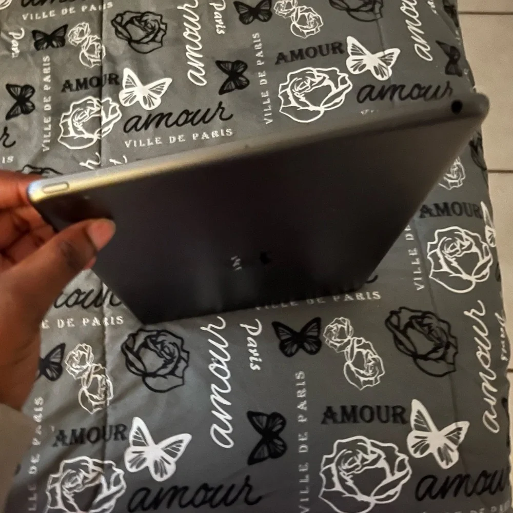 iPad 9th gen (comes with the box)